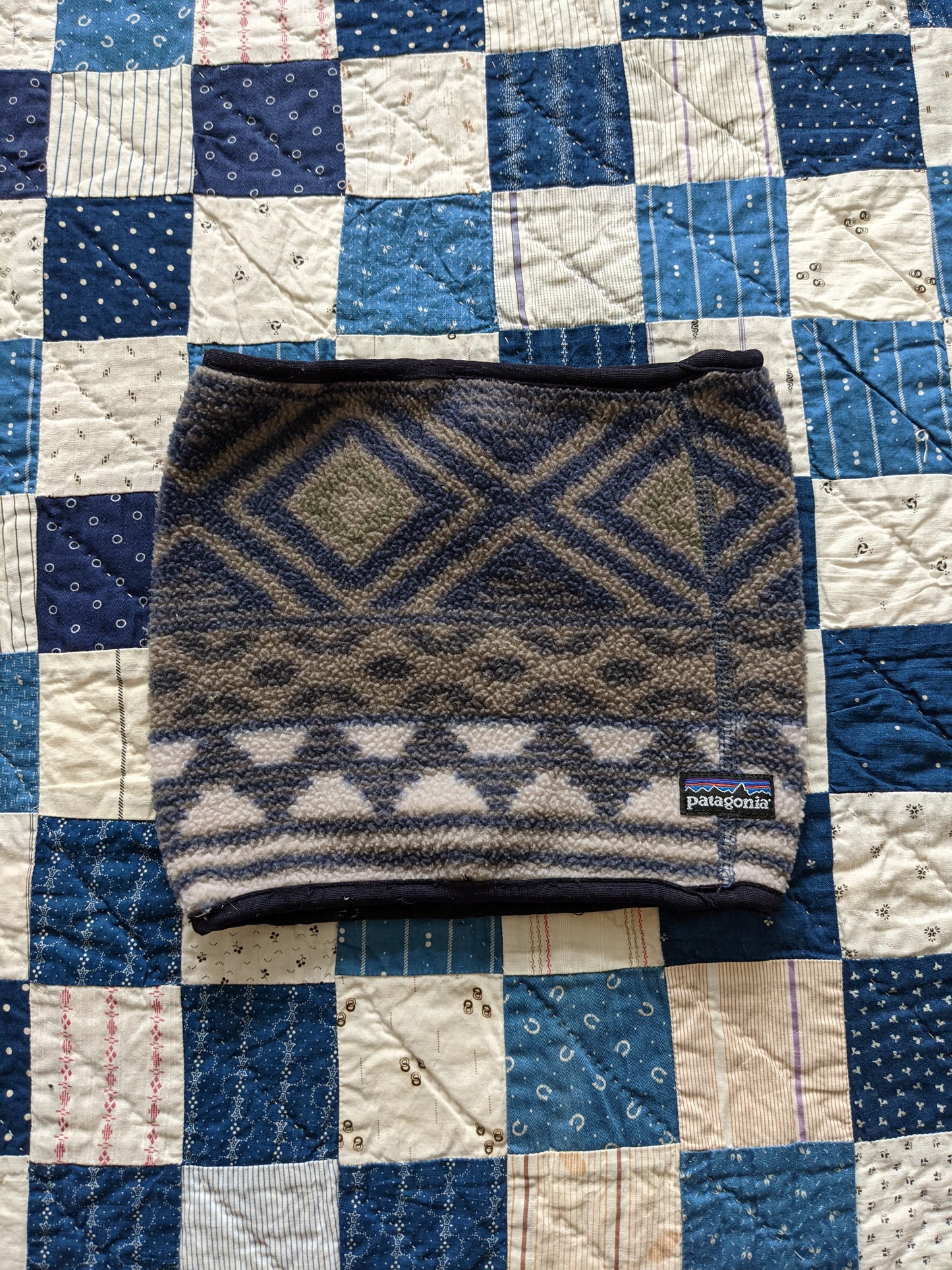 90s Patagonia Geometric Neck Gator