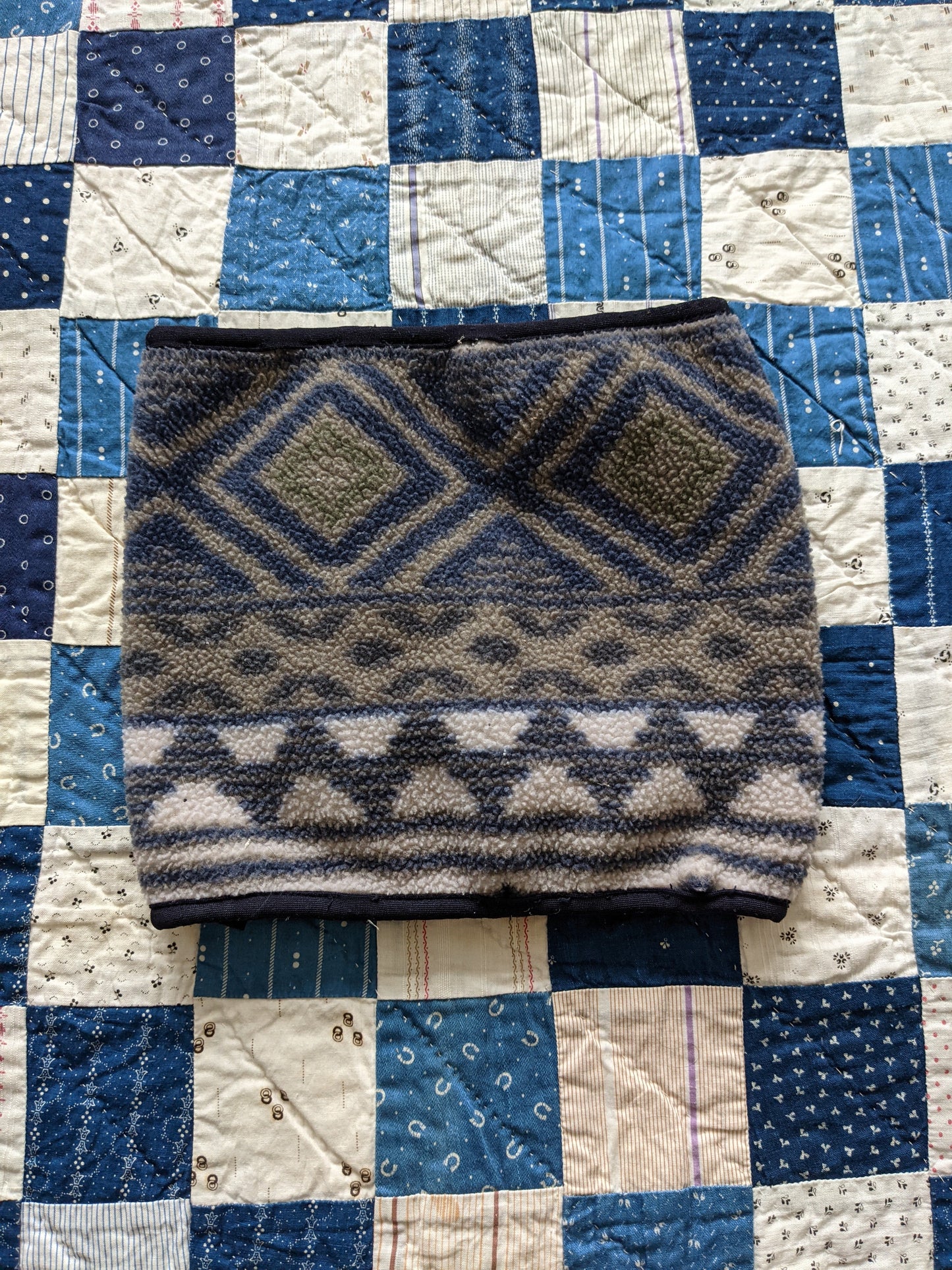 90s Patagonia Geometric Neck Gator